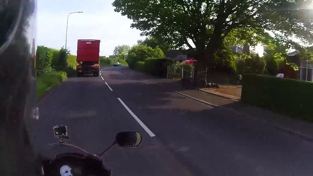 UK Police To Knock Moped Muggers Off? смотреть онлайн
