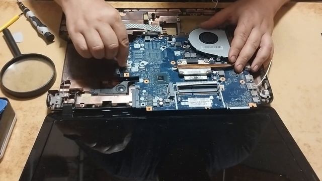 Ноутбук Acer E1-531 ремонт после заливки, восстановление петли смотреть онлайн