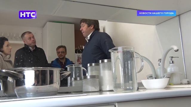 Специалисты администрации города прибыли на Высоковольтную по просьбе жильцов смотреть онлайн