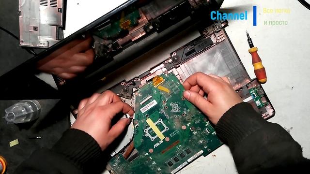 ASUS X550 разборка и замена термопасты. смотреть онлайн