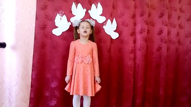 Мария Спиридонова читает стихотворение О.Масловой "Пусть будет мир" смотреть онлайн