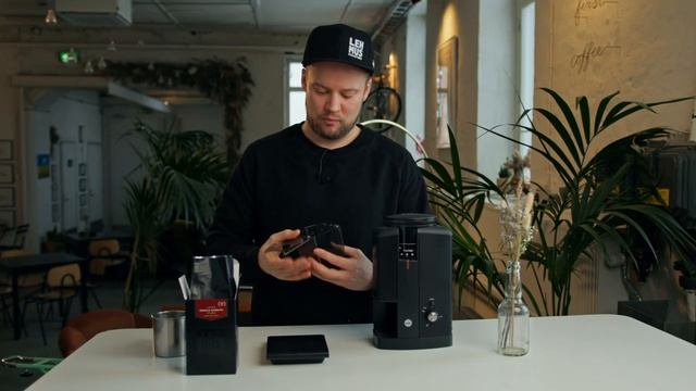 Kahvipapujen jauhaminen – parhaat käyttövinkit Wilfa Svart Aroma -kahvimyllylle! смотреть онлайн