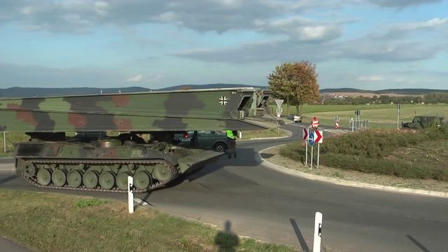 Teile PzPiBtl1 beim Strassenmarsch von Minden nach Holzminden Bundeswehr Manöver Smart Engineer 200 смотреть онлайн