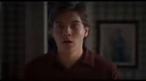 Подглядывает за соседкой