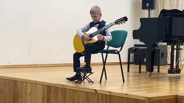 Михаил 6 лет, экзамен 1 класс гитара классика смотреть онлайн
