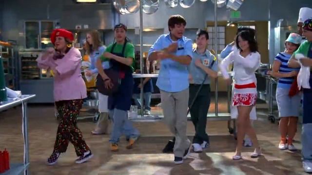 High School Musical 2 - Work This Out смотреть онлайн