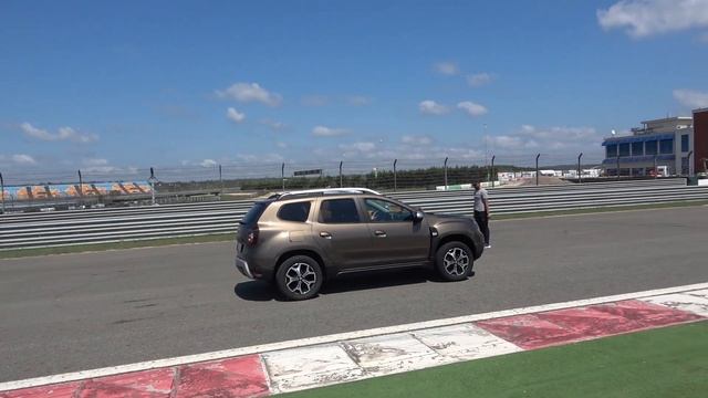 1.5 dCi Duster 4x4 vs 1.3 tCe Duster Karşılaştırması | İntercity İstanbul Park'ta Yarıştık смотреть онлайн