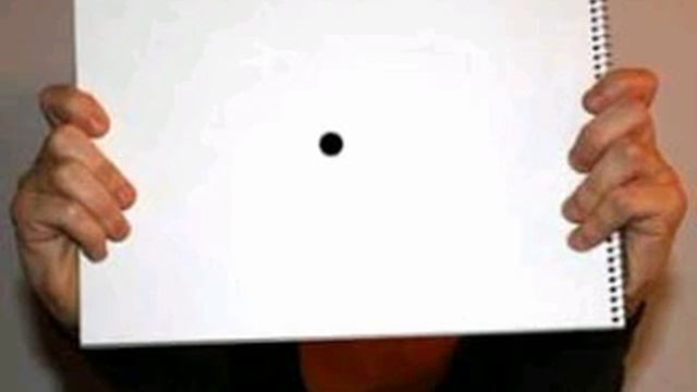 Лист бумаги и черная точка смотреть онлайн