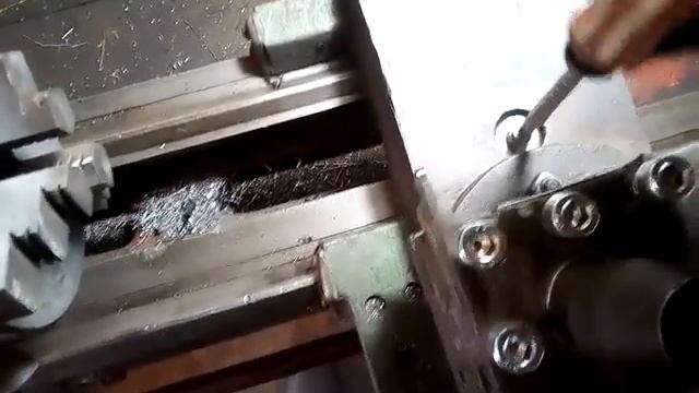 Станок ТВ 4. Устранение люфта винта поперечной подачи смотреть онлайн