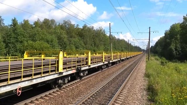 2М62-0522 в голове и 2М62-1046 в хвосте с хозяйственным поездом следуют Русановская смотреть онлайн