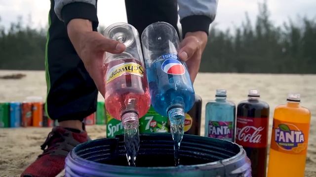 Big Coca Cola, Mirinda, Fanta, Pepsi, Sprite and Many Soft Drinks vs Different Mentos Underground смотреть онлайн