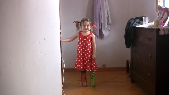Margot in her Pringle shoes смотреть онлайн