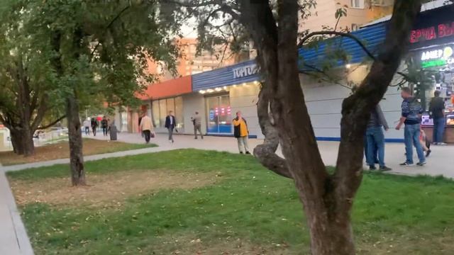 Вечерняя прогулка возле Метро Кантемировская, г. Москва, 22.09.2023 смотреть онлайн
