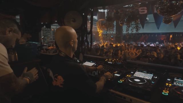 DENNIS CRUZ @ Club Space Miami -SUNRISE DJ SET presented by Link Miami Rebels смотреть онлайн