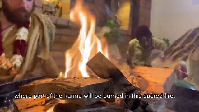 ИНИЦИАЦИЯ УЧЕНИКОВ ЕМ ЧАЙТАНЬЯ ЧАНДРЫ ЧАРАНА ПРАБХУ (с английскими субтитрами) смотреть онлайн