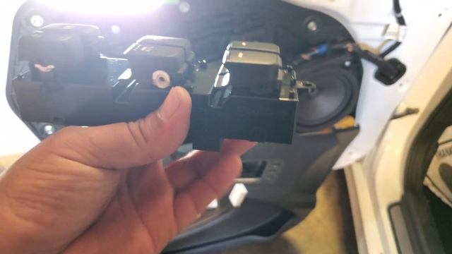 How to: Remove the Master Control Switch from a 2011 Kia Optima смотреть онлайн