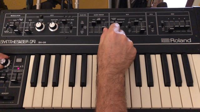 “Roland SH-09 feedback path” by Friendly Noise смотреть онлайн
