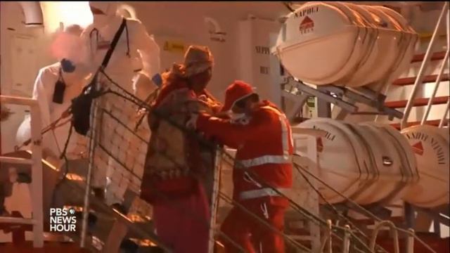 News Wrap Bill Clinton defends foreign donations to charity смотреть онлайн