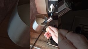 Приготовление кофе латте на кофемашине DELONGHI ETAM 29.510.B