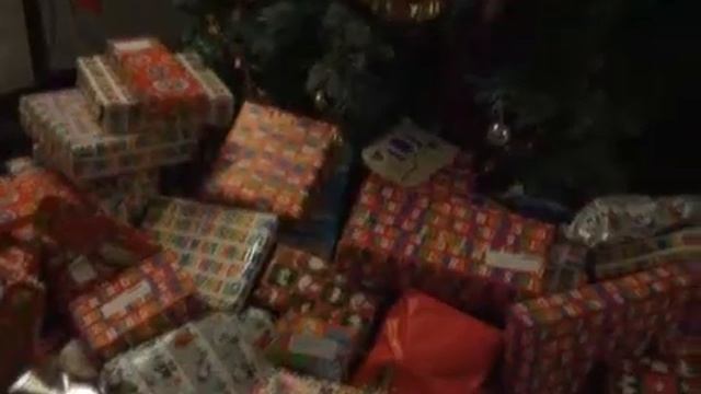 Scooter run brings Christmas cheer to children's wards смотреть онлайн