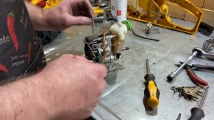 Самая замороченная в ремонте бензопила. ALPINA euro 35 N.