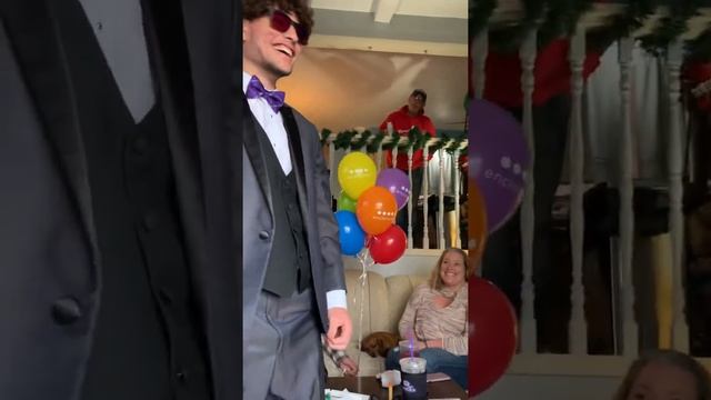 My son seeing color for the first time in 18 years! смотреть онлайн