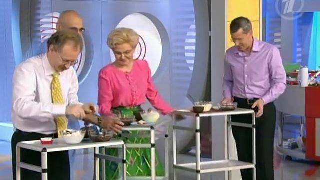 Вкусная посуда. Как сделать стаканчики из шоколада смотреть онлайн