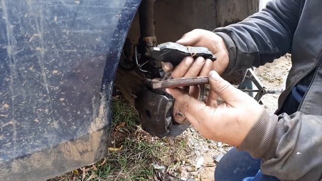 Замена стоек стабилизатора и передних колодки лансер 10. смотреть онлайн