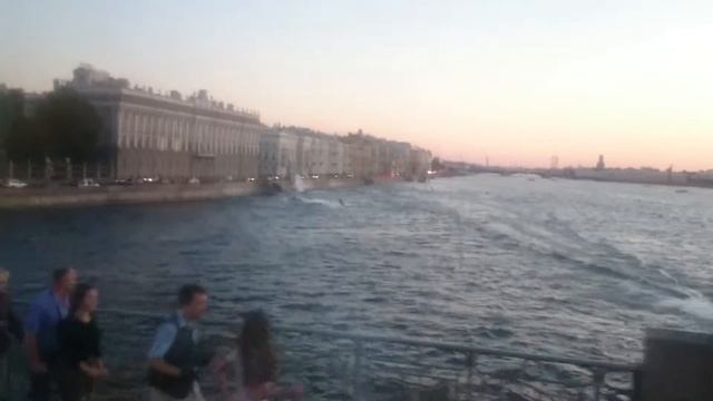 Аквабайкеры-хулиганы на Неве, у Троицкого моста