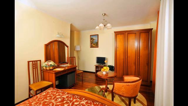 Отель в центре Краснодара, 4 звезды, 33 номера... смотреть онлайн