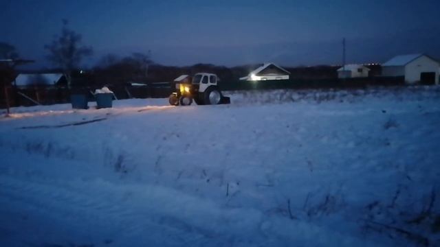 Чищу снег трактором BELARUS