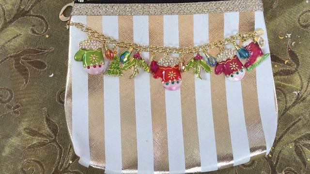 40th Anniversary Winter Wonderland 4-Piece Set смотреть онлайн