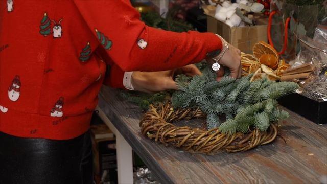 Мастер класс: новогодний венок для дома. Дизайнерское украшение своими руками. смотреть онлайн