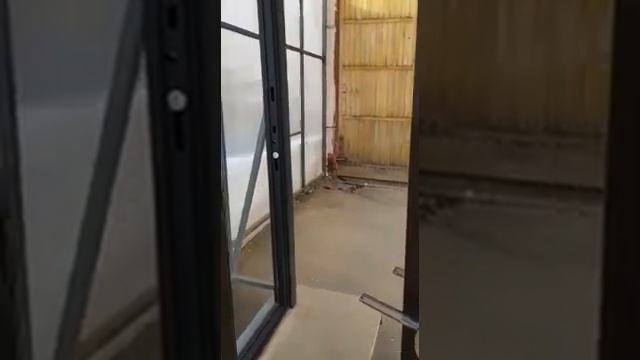 Дверь с давлением Ёлка на полотне смотреть онлайн