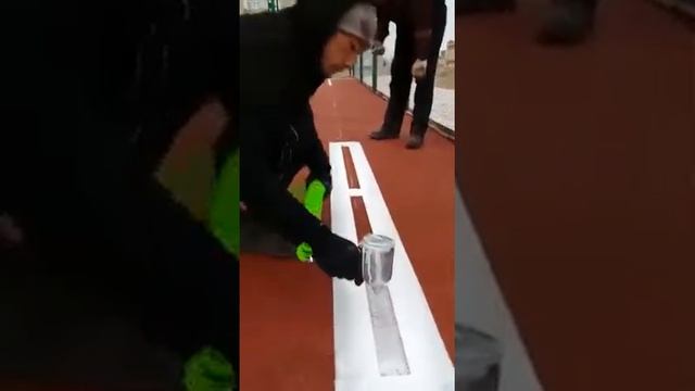 Нанесение разметки на резиновое покрытие смотреть онлайн