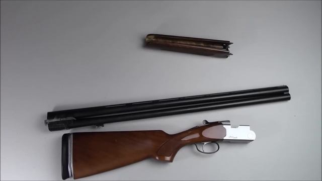 Beretta S686 Essential Over/Under shotgun in 12 gauge --Up Close смотреть онлайн