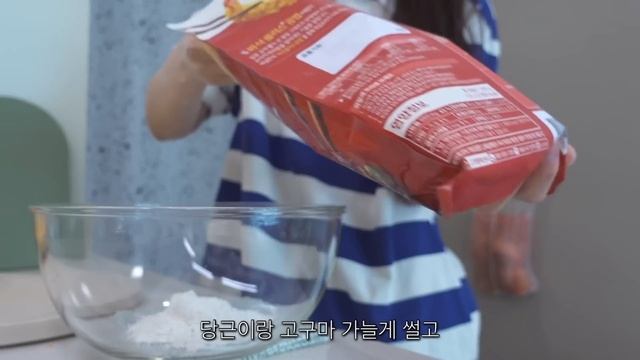 ENG) vlog 코스트코 다녀와서 치즈닭갈비와 부대찌개 만들어 먹는 자취생 요리 브이로그ㅣ야채튀김, 소세지빵, 보코치니치즈, 밀면, 고기도넛, 토마토수확, 수제버거, 가오갤3 смотреть онлайн