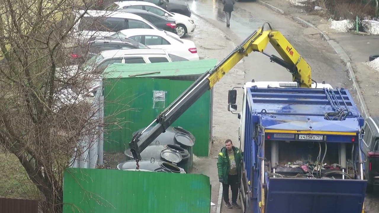 Как выгружается мусор из полуподземных (заглубленные) мусорных контейнеров смотреть онлайн