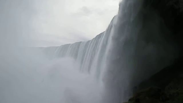 Horseshoe Falls from Journey Behind the Falls platform смотреть онлайн
