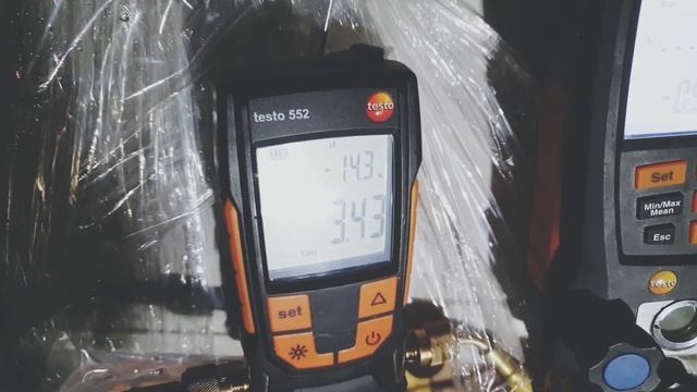 Использование вакуумметра TESTO 552 и манометра TESTO 550. смотреть онлайн