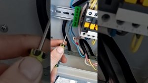 Как подключить магнитный пускатель через кнопки "пуск" и "стоп" .