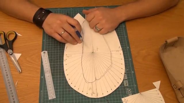 Беломорские поршни (изготовление реплики кожаной обуви). Часть 1 смотреть онлайн