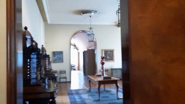 Хозяин специально вырезал пятиконечную звезду как окно туалета! ...Это были не просто богатые люди. смотреть онлайн