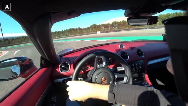 Porsche 718 Spyder 2020 | La Boxster che non ti aspetti... смотреть онлайн