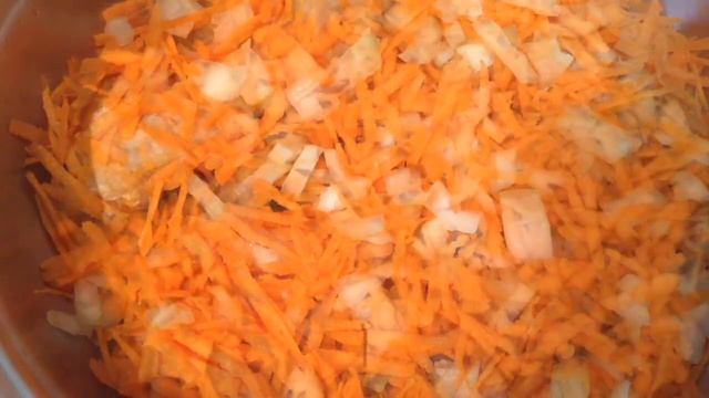 Запекаем картошку с мясом. Тушим рыбу. Готовим салатик смотреть онлайн