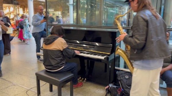 Benny Hill Theme ( Yakety Sax )