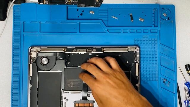 Macbook Air Model A1932 Battery Removal Tutorial смотреть онлайн