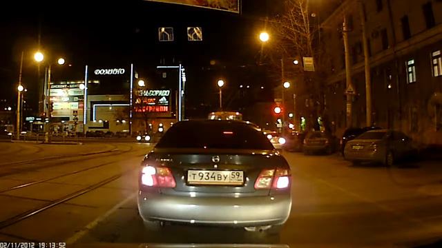 блюющий мужик!.AVI смотреть онлайн