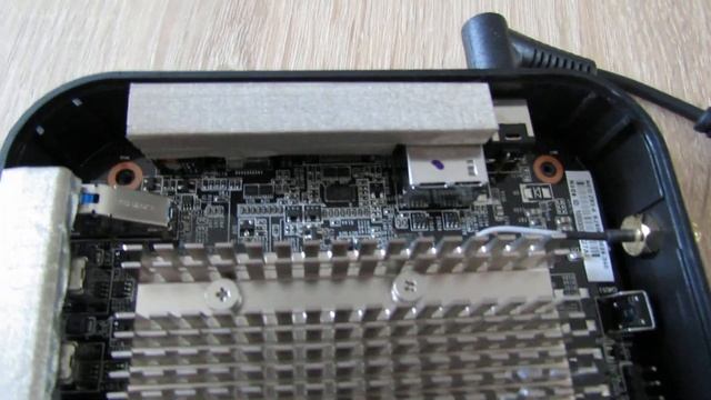 A look inside Minix Neo Z83-4 Windows 10 Fanless Mini PC смотреть онлайн