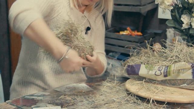 Цветочная композиция в кашпо из сена смотреть онлайн